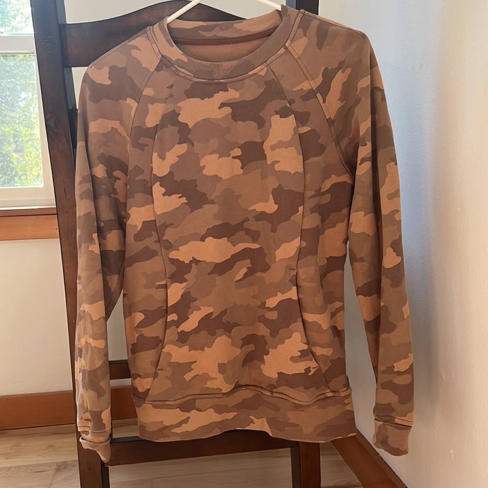 Lululemon size 6, scuba crew desert camo